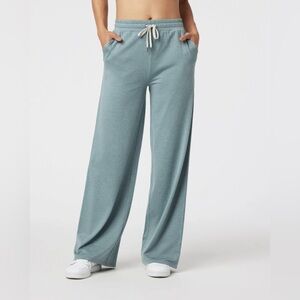 Vuori Halo Essential Wide Leg Pant Medium Short Petite